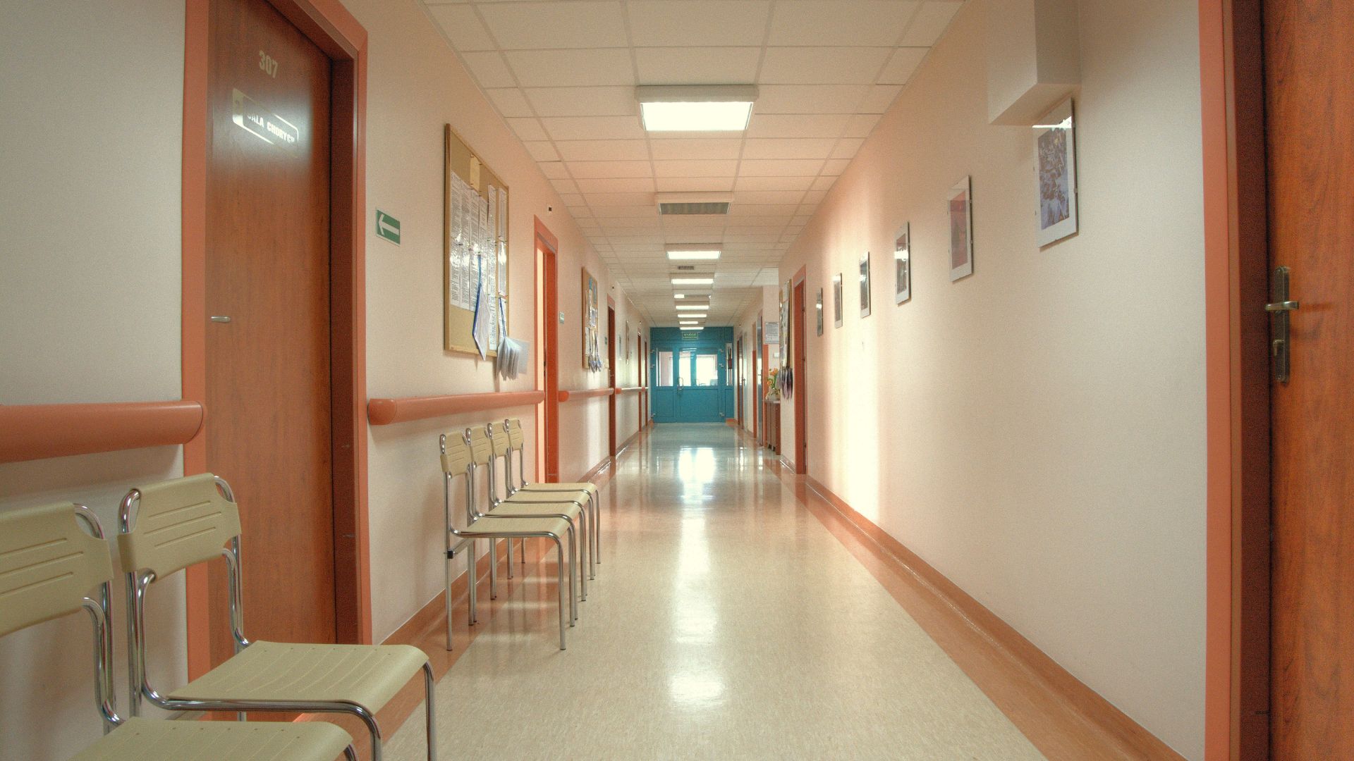 5 Ways to Better Manage Your Clinic’s Furniture Essentials