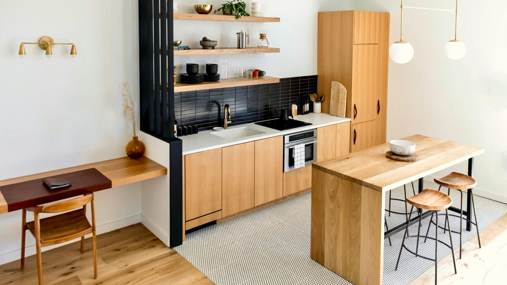 Choosing the Right Plywood for Indian Kitchens: Climate, Cooking & Moisture Factors